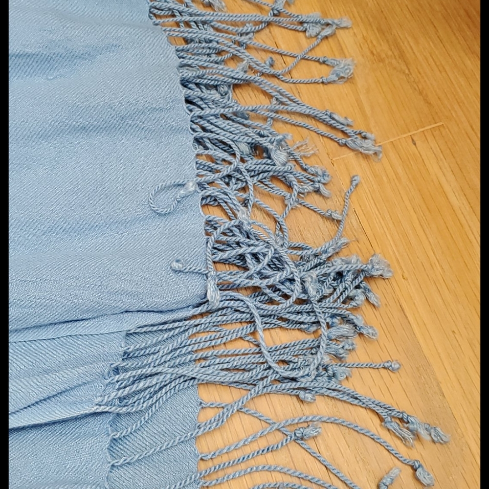 Scarves/Wraps - image 3